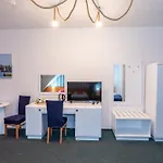 Marina Bed & Breakfast 3*