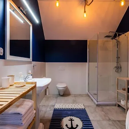 Marina לינה וארוחת בוקר