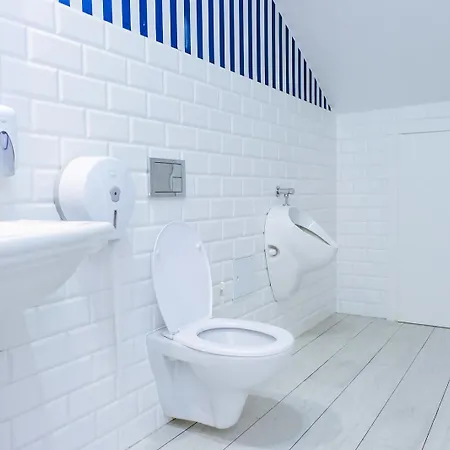 לינה וארוחת בוקר Marina וובה