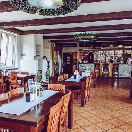 לינה וארוחת בוקר Marina 3*