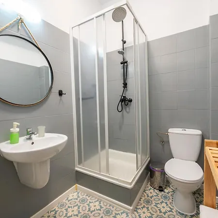 לינה וארוחת בוקר Marina וובה