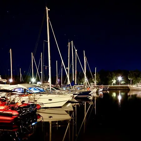 Marina Bed & Breakfast 3*