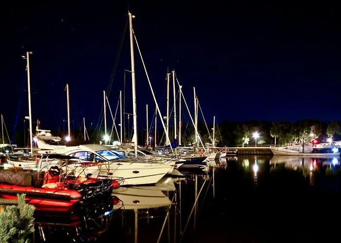 Marina Oda ve Kahvaltı 3*